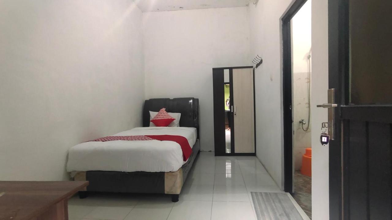 Отель Oyo 90157 Griya Andon Syariah Чиребон Экстерьер фото